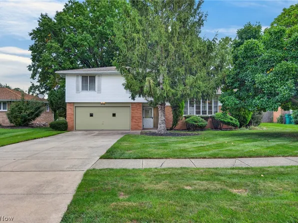 5715 Skyline Dr, Seven Hills, OH 44131