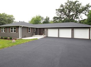 30 E Lyncliff Dr, Oswego, IL 60543