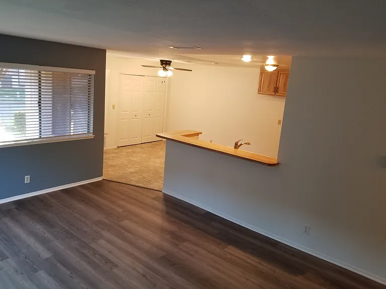 826 Vallejo Ave — Photo 2