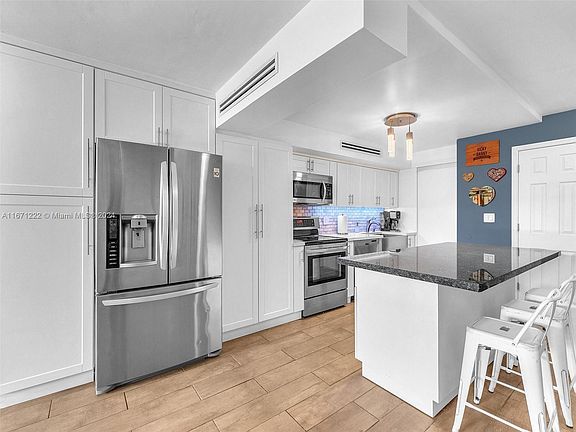 4th image of 3026 Center St #3026