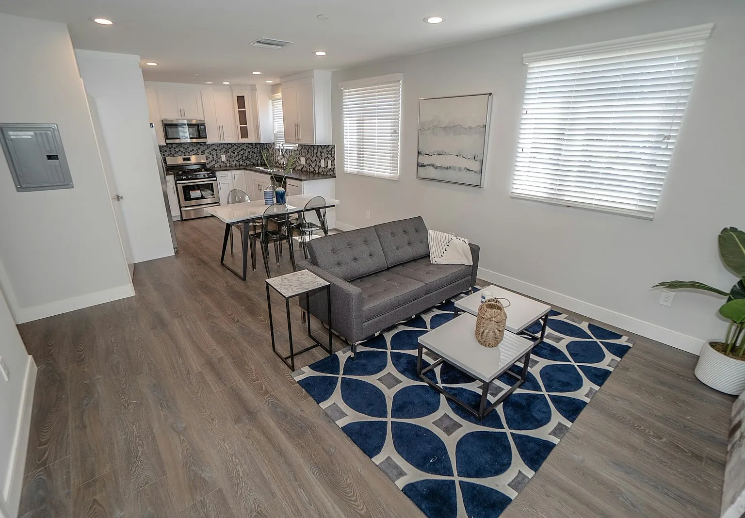 2631 South La Salle Avenue, Unit 2631 — Photo 3