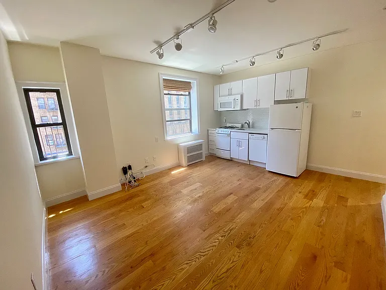 360 E 50th St #3G — Photo 1