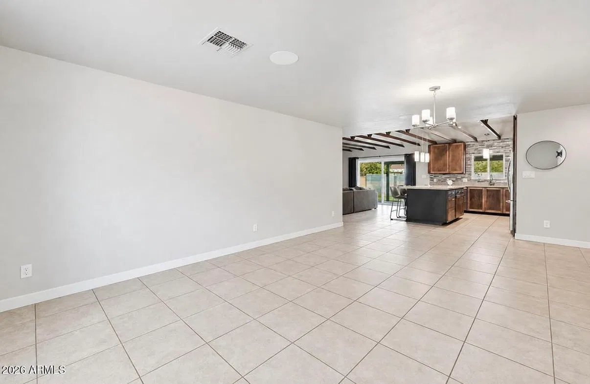 3 bed, 1572 sqft, $2,950 — Photo 2