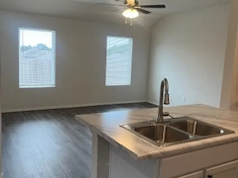 8107 Regency Way — Photo 4