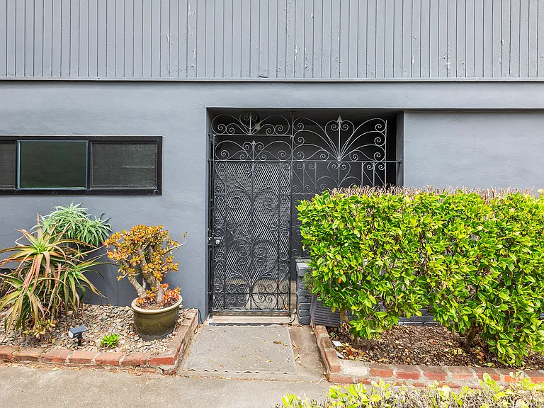 592 Corbett Ave #592 — Photo 3