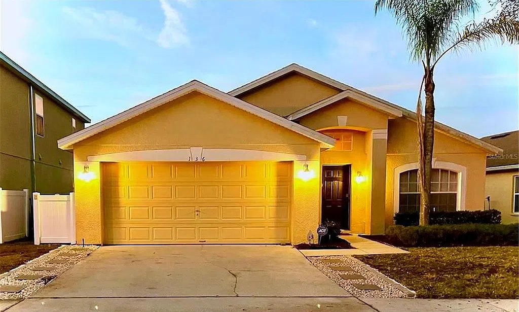 5 bed, 3.0 bath, 1662 sqft, $2,400 — Photo 1