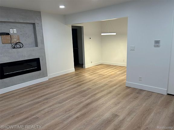 3rd image of 805 Plate St Unit 207