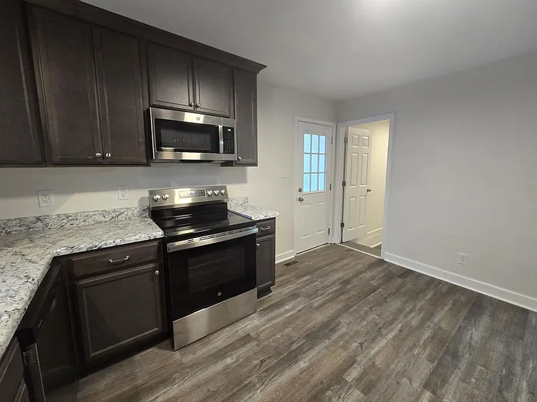 1443 Larkhall Dr — Photo 9