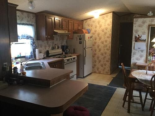 2nd image of 307 Ashford Ln
