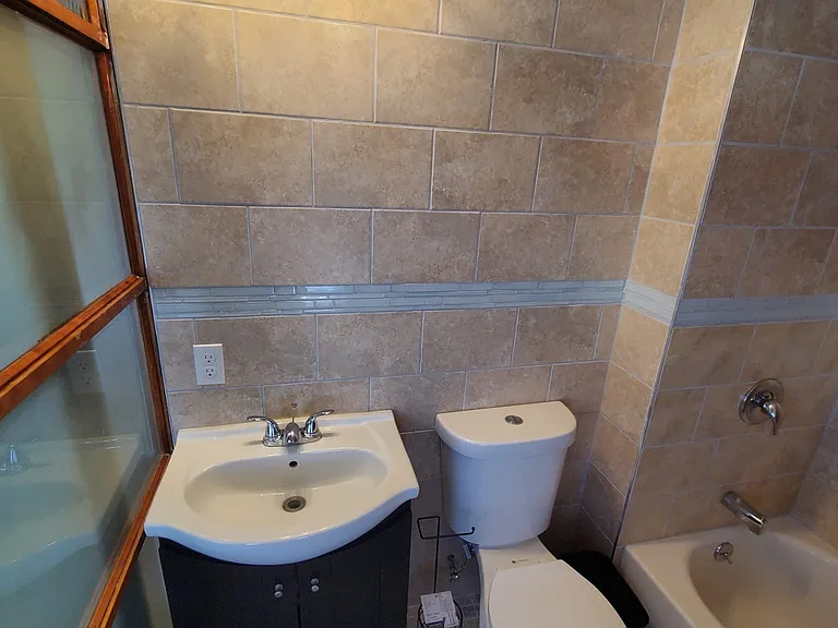 47 Laurel St #3 — Photo 4