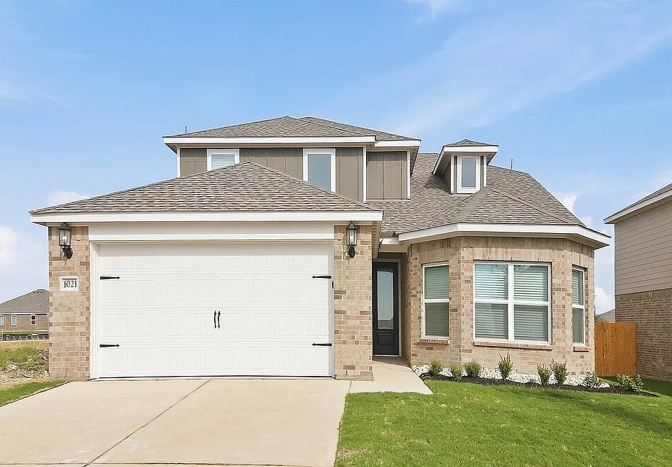 1021 Hickory Ln