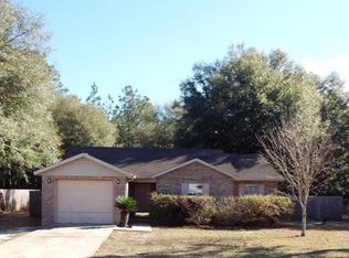 5917 Meadow Ln N, Crestview, FL 32539