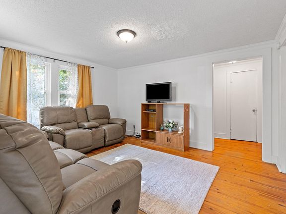 4th image of 119 Johnson St