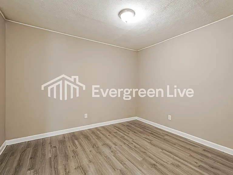 323 Marshall St — Photo 13