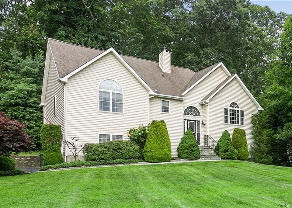 1st image of 25 Sugarbush Ct
