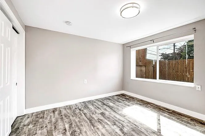 721 E James St — Photo 7