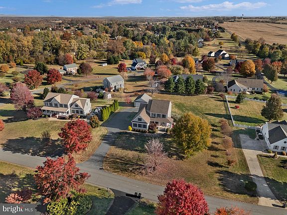 4th image of 19483 Meadowvale Ct