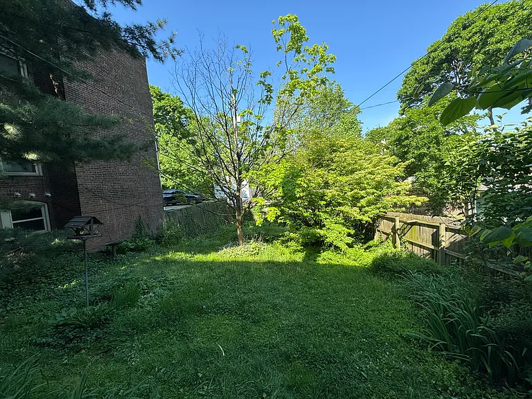 Grandview Ave — Photo 24