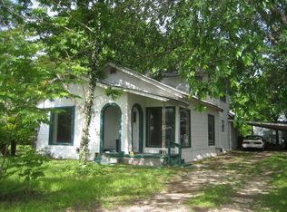 108 Locust Ave, Luling, TX 78648