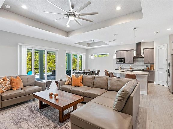 3rd image of 776 Rotonda Cir