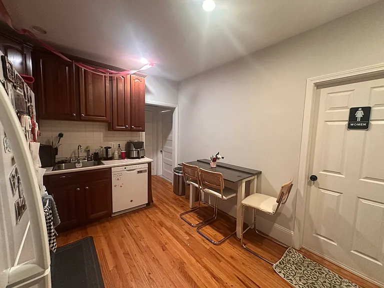 Full kitchen