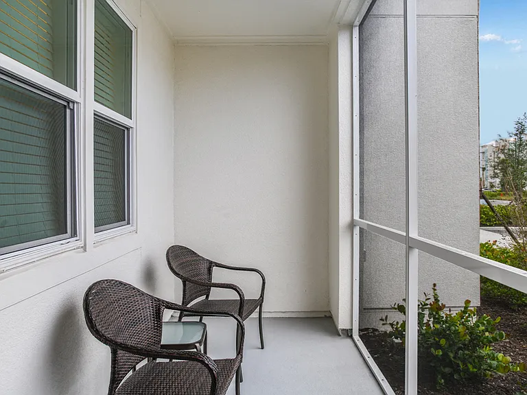 Centre Pointe Apartments — Photo 18