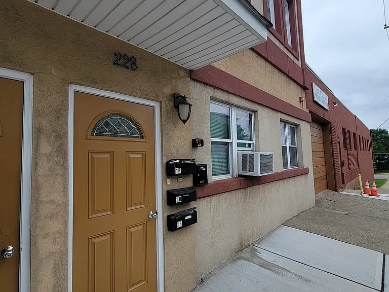 228 Orchard St #1R — Photo 14
