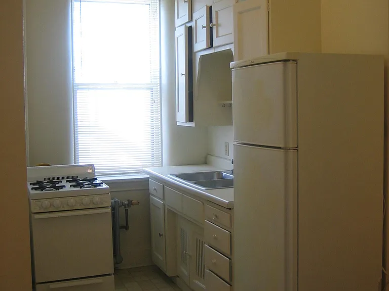 590 Holly Ave — Photo 6