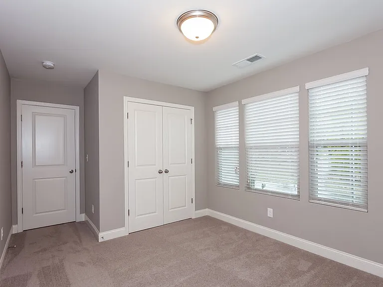 421 Breezewood Dr — Photo 10