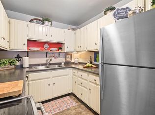 93 E Parkfield Ct, Racine, WI 53402