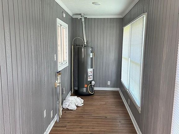 2nd image of 803 Live Oak St