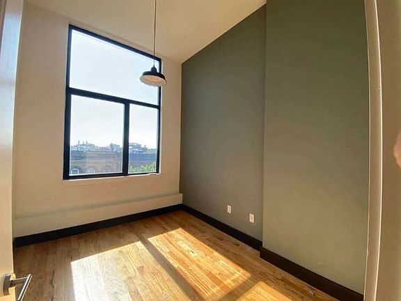 5th image of 277 Irving Ave #4R