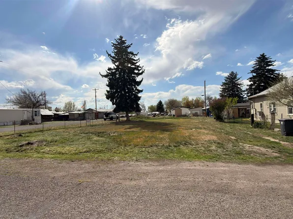 572 3rd St E, Hansen, ID 83334