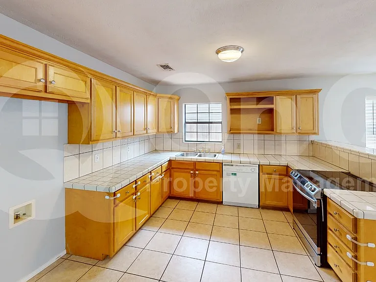 1505 Montclair St — Photo 8