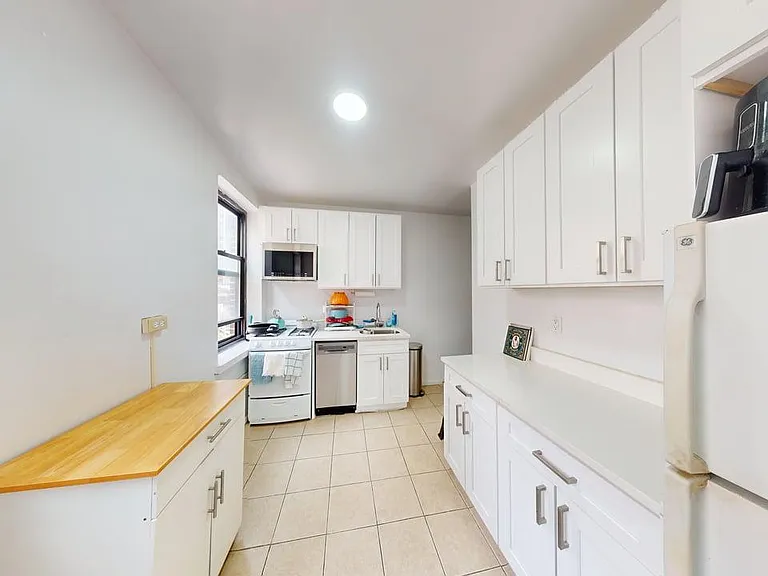 246 E 46th St #6B — Photo 8