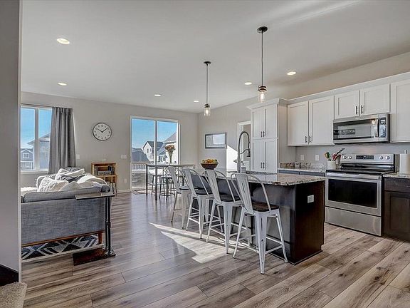 4th image of 371 Blackburn Bay