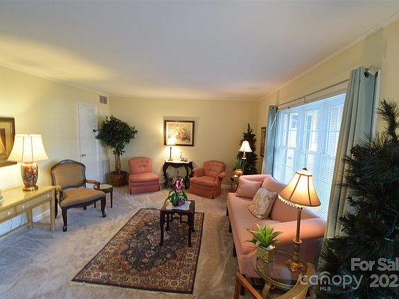 3rd image of 623 S New Hope Rd APT 13