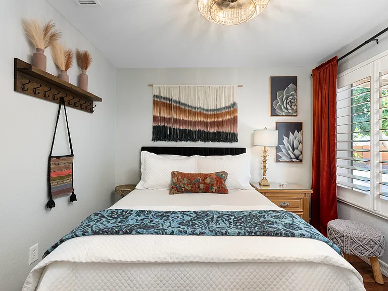 372 W Amoroso Dr — Photo 141