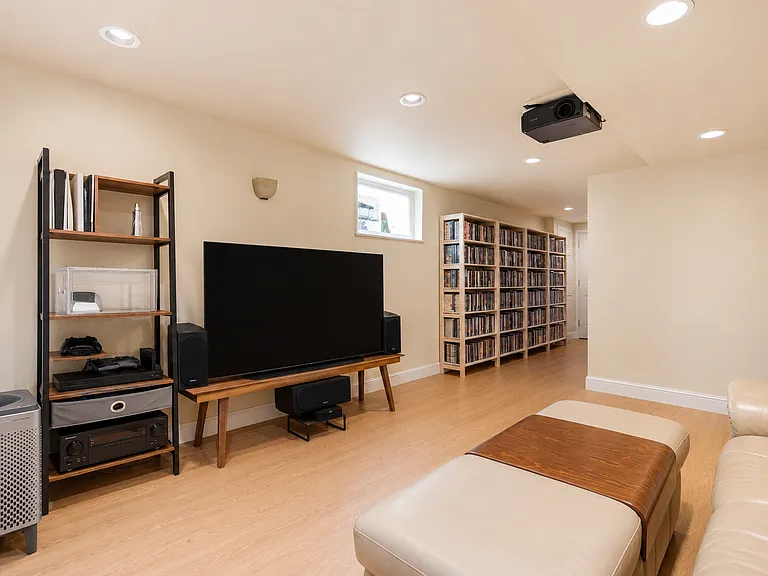 9 Seagrave Rd #1 — Photo 13
