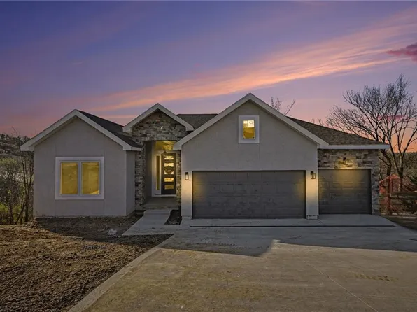 5021 Bradshaw St, Shawnee, KS 66216