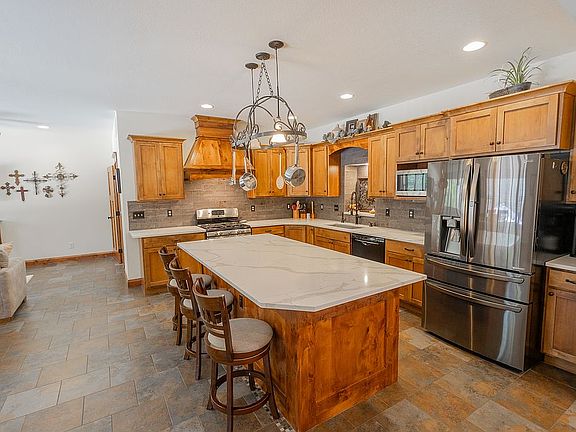 Kitchen with large island