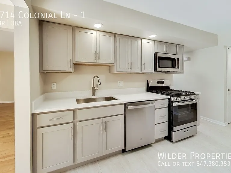 1714 Colonial Ln #1 — Photo 12