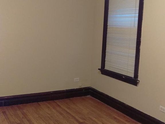 3rd image of 3915 N Lincoln Ave