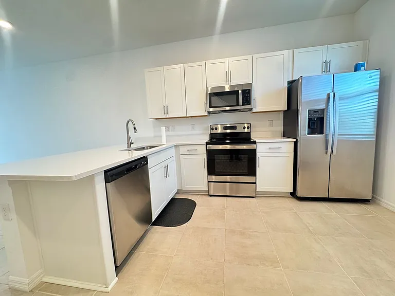 8528 Daybreak St — Photo 3