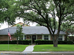 1513 Green Oaks Dr, Irving, TX 75061