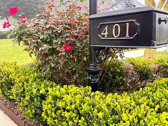 4th image of 401 Riverside Dr