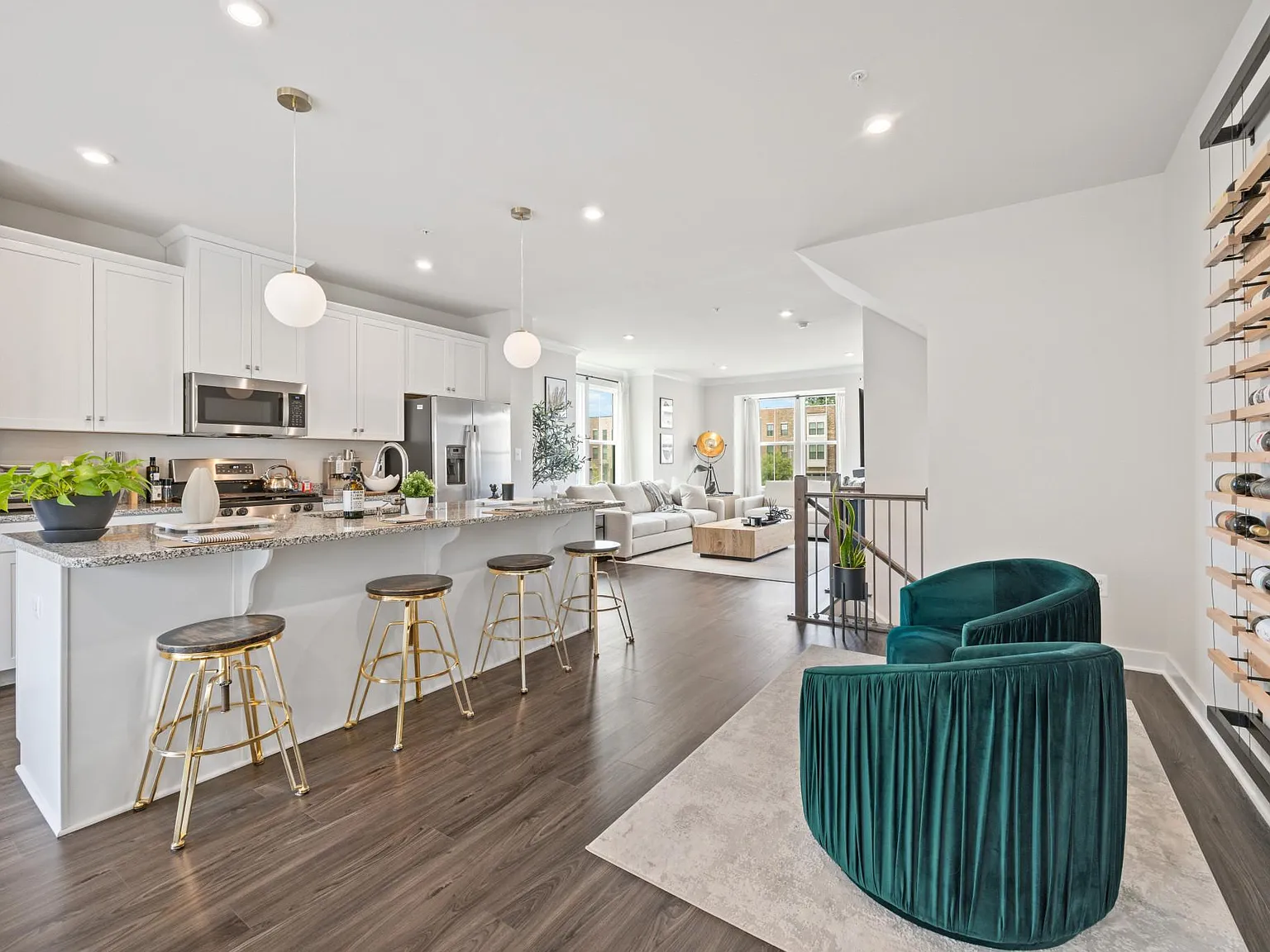4 bed, 3.5 bath, 2568 sqft, $3,750 — Photo 1