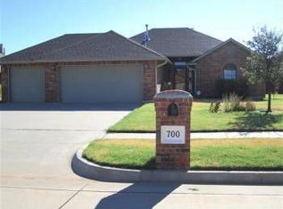 700 N Chisholm Trail Way, Mustang, OK 73064