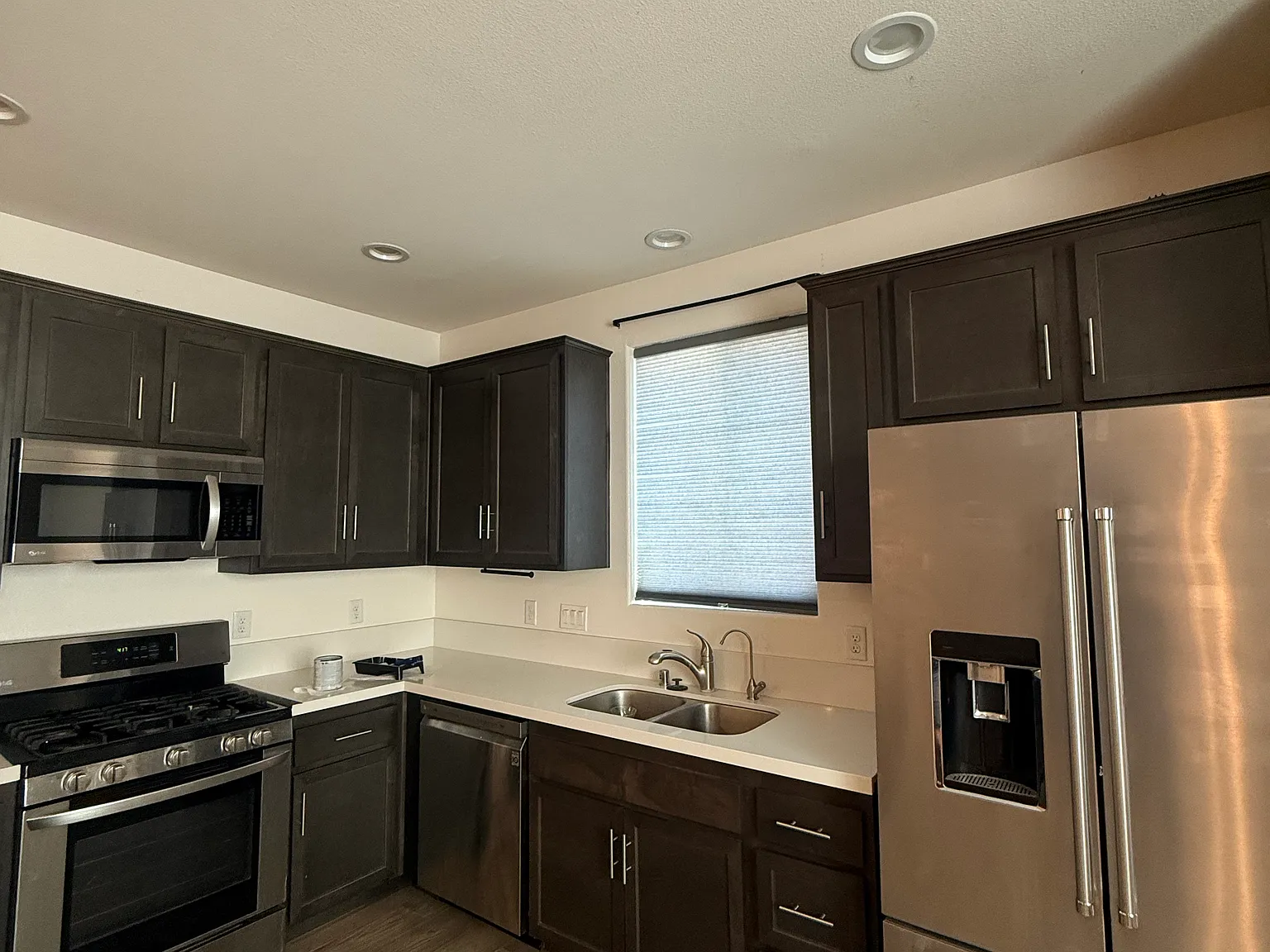 3 bed, 1198 sqft, $3,800 — Photo 2