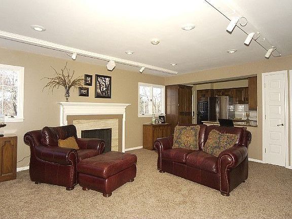 3rd image of 1043 E Highway H
